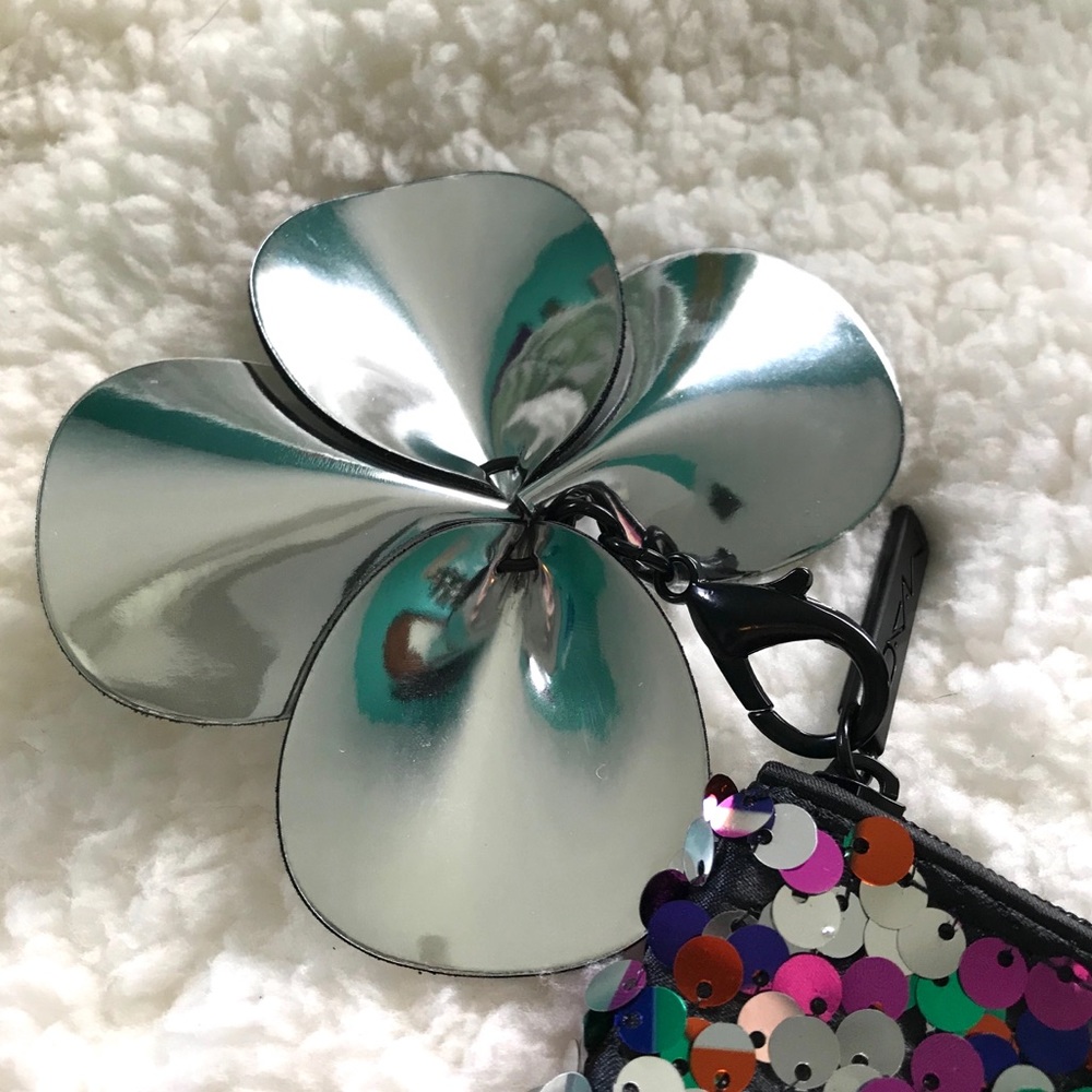 HP ✨ MAC Cosmetic Holiday Edition Sequin Makeup Bag - Shiny Pretty Things NWT - Picture 3 of 7